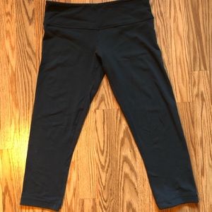 Lululemon wonder under crop in gray